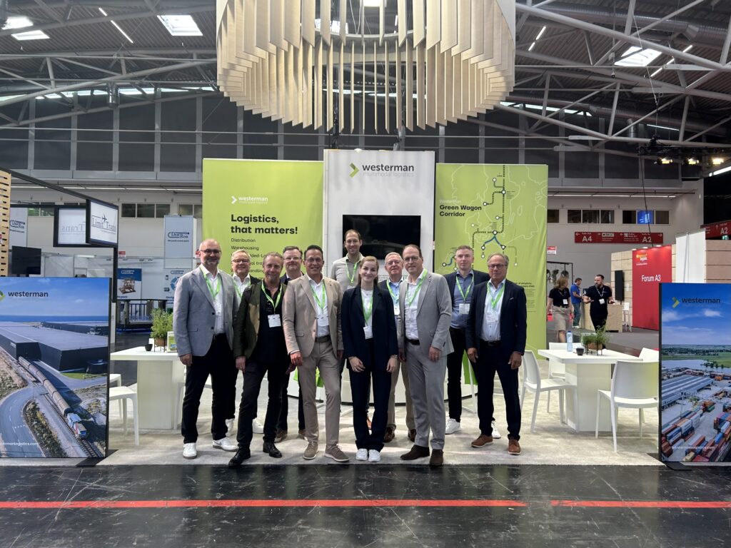 Groepsfoto op stand op Transport Logistic in München