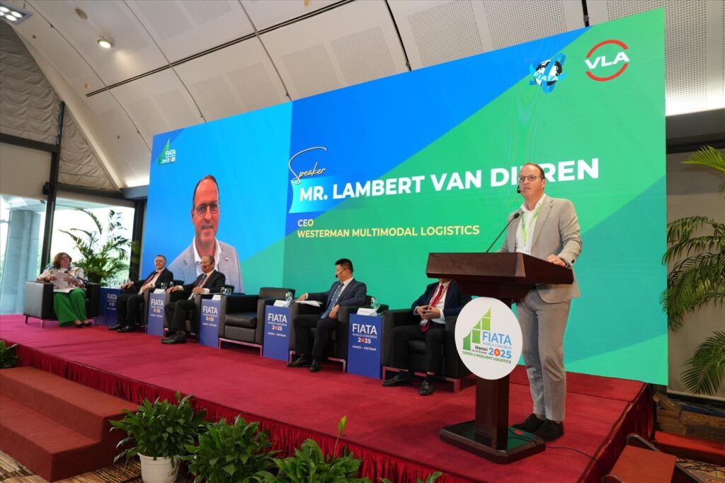 Lambert van Dieren aan het spreken tijdens FIATA World Congress 2025