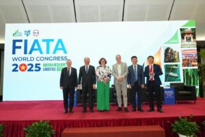 Lambert van Dieren op de groepsfoto tijdens FIATA World Congress 2025