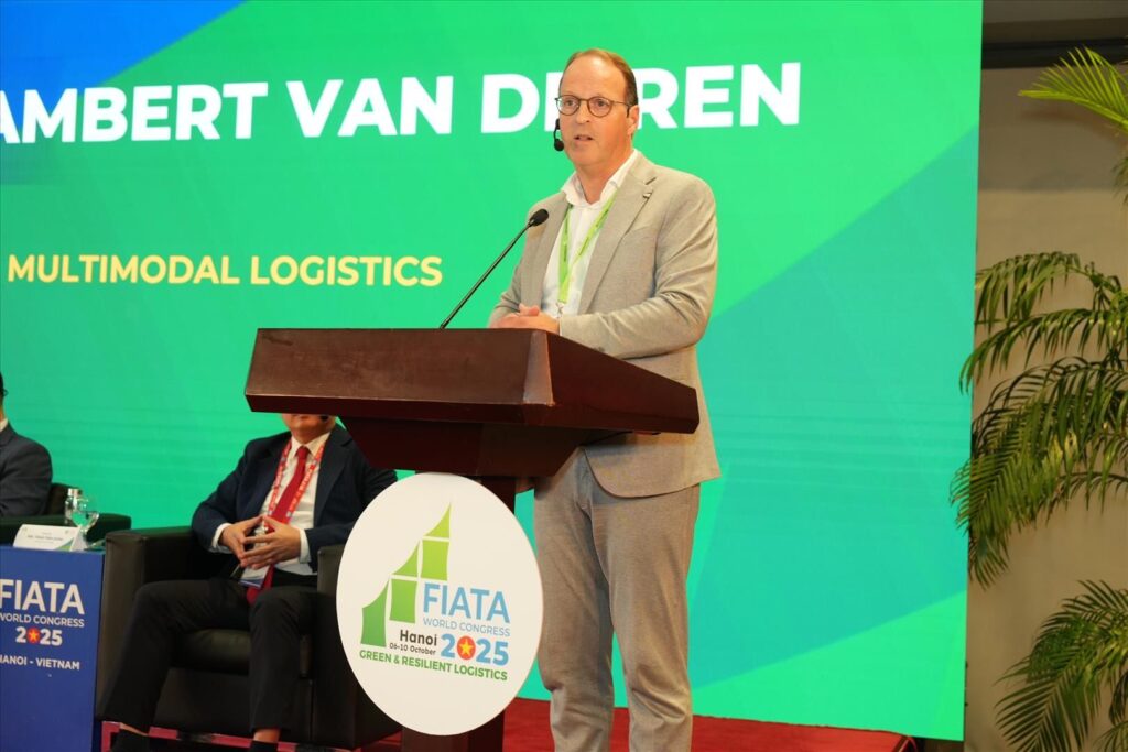 Lambert van Dieren spreekt tijdens FIATA World Congress 2025