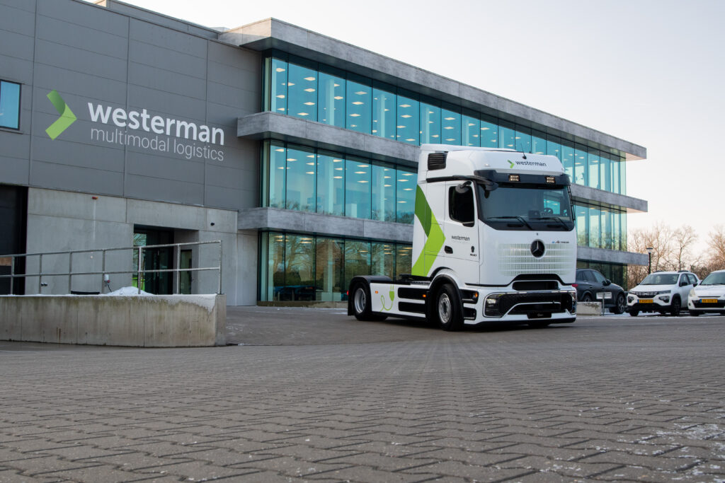 Mercedes-Benz eActros 600 voor pand Westerman