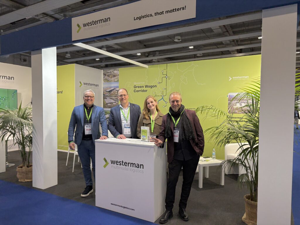 Groepsfoto op stand bij LetExpo in Verona